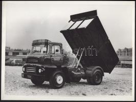 Teherautókról készült fotók, 5 db (Csepel, Baxter, stb.) fotó, retusálással, sérüléssel, 13×18 és 16...