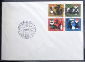 70 férőhelyes levélberakóban főleg német első napi borítékok, alkalmi levelezőlapok stb