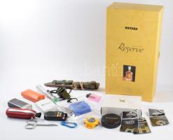 Kis doboznyi vegyes bolha tétel, közte síp, bicska, stb.