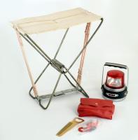 Vegyes szovjet kemping tétel, közte működő jelzőlámpa, kempingszék, stb.