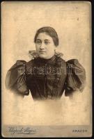 cca 1900 Női portré, kabinetfotó Klapok Alajos aradi műterméből, 16x11 cm