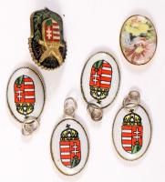 6 darab kis jelvény, függő, közte "A magyarok istenére esküszünk" a magyar címert és a turulmadarat ábrázoló zománcozott fém jelvény