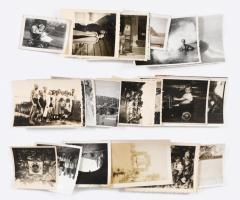 cca 1926-1945 Vegyes fotó tétel, közte érdekes felvételekkel: a Liberty Bell az 1926-os philadelphiai világkiállításra készült óriási mása; Mieczysław Królikiewicz lengyel százados fotói; Széchenyi-emlékmű; labdarúgók; stb.; összesen 27 db fotó, a hátoldalon feliratozva, vegyes állapotban, többségében 9x6 cm körül