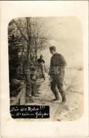 'Nur die Ruhe!! In Galizien / első világháborús osztrák-magyar katonák a fronton télen, vécé humor / WWI Austro-Hungarian K.u.k. military, toilet humour in winter. Hoelz photo