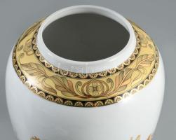 Német aranyozott fedeles váza, számozott, hibátlan, m: 30 cm