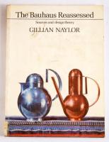 Gillian Naylor: The Bauhaus Reassessed. London, 1985, Herbert Press, kiadói kopott papírkötés, angol nyelven. Gazdagon illusztrált kiadvány a bauhaus stílusról. Volt könyvtári példány.