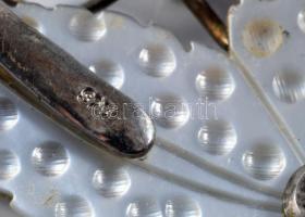 Ezüst (Ag) bross, csiszolt gyöngyház befoglalással, jelzett, 6x5 cm