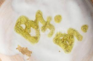 BJ jelzéssel iparművész váza, mázhibával, m: 20 cm