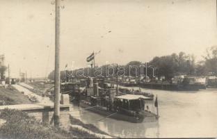 Budapest III. Folyami hadi és szállítóhajók Aluta Photo