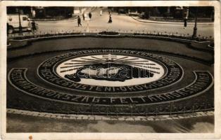 Budapest V. Szabadság téri park részlet, irredenta virágágyás, automobil (vágott / cut)