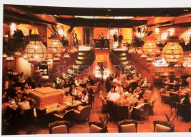 Bennet, Guy-Pierre: Párizs. Bp., 2004, Geographia Kiadó. 299p. Kiadói kartonált kötés, papír védőbor...