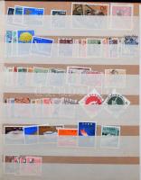 Több száz tengerentúl bélyeg, közte postatiszták, sorok is közepesnél szélesebb 10 lapos berakóban