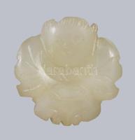 Fehér jáde figura, 2×2 cm