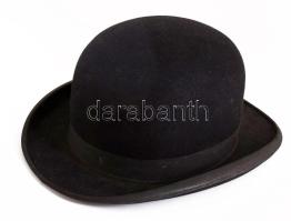 Wacha János kalapos mester által készített jó állapotú keménykalap, jelzett. /// Stiff hat in good c...