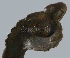 Ligeti Erika (1934-2004): Gyermekét óvó. Patinázott bronz szobor, márvány talapzaton, jelzett, m: 48...