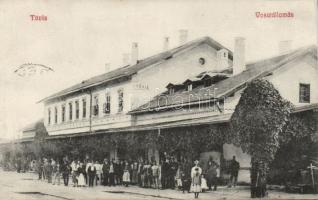 Tövis railway station