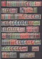 1916-1923 500 db Arató + Parlament, stb. bélyeg, közte 45 db 3-as lyukasztással, 2 db kétoldalas A4-es berakólapon