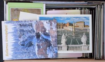 Egy cipős doboznyi MODERN motívum képeslap sok üdvözlőlappal