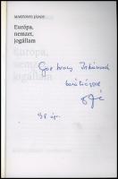 Martonyi János: Európa, nemzet, jogállam. A szerző, Martonyi János (1944-) Magyar Corvin-lánccal kit...