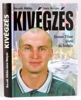Bocsák Miklós - Imre Mátyás: Kivégzés. Simon Tibor élete és halála. hn., 2002, Szerzői, 255+17 p. Fekete-fehér fotókkal illusztrált. Simon Tibor (1965-2002) labdarúgó, a Ferencvárosi TC válogatott játékosa. Kiadói kartonált papírkötés, kiadói papír védőborítóban.