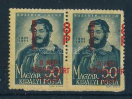 1945 Béke 8P/50f pár látványosan eltolódott felülnyomással, annak gépszínátnyomatával. Hátoldalon betapadt papírdarab, amire szintén került színátnyomat!