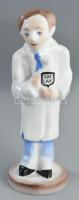Witeg Kőporc Kőbányai Porcelángyár patikus figura. Jelzett, kézzel festett, hibátlan. Ritka!