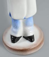 Witeg Kőporc Kőbányai Porcelángyár patikus figura. Jelzett, kézzel festett, hibátlan. Ritka!