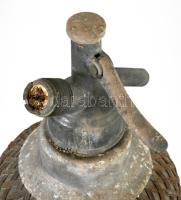 Antik vashálós szódás üveg, hálón sérüléssel, m: 33 cm