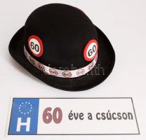 60. szülinapi fekete parti kalap + 60 éve a csúcson tábla + vicces póló