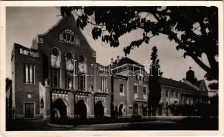 Kiskunhalas, városi színház, Apolló Mozgó (mozi), városi nagyszálloda, étterem. Hurt A. Ferencné kiadása, Weinstock E. Nr. 1280. (EK)