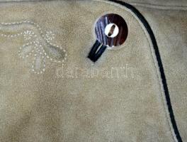 42-es méretű bőr női tiroli nadrág övvel, jó állapotban