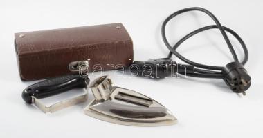 Turysta úti vasaló, tokjában.