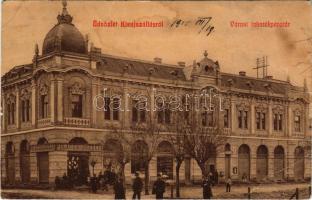 1910 Kisújszállás, Városi takarékpénztár, Polacsik József üzlete. W.L. (?) 840. (gyűrődések / crease...