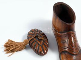 cca 1900 Fa és csont láb alakú fa tubákos szelence, 13x5 cm