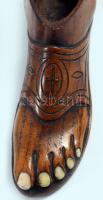 cca 1900 Fa és csont láb alakú fa tubákos szelence, 13x5 cm
