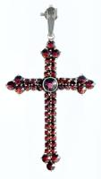 Antik ezüst (Ag) kereszt medál, cseh gránátokkal kirakva, jelzés nélkül, cca 5,5x4 cm