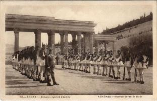 Athens, Athína, Athenes; Euzones devant le Stade / Evzones (light infantry) in front of the stadium (fl)