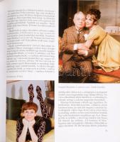 Psota Irén: Psota. Bp., 2004, Urbis. 284p. Kiadói kartonált kötés, sok képpel, jó állapotban