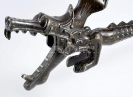 Sárkányfigurás fém diótörő, h: 20 cm