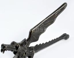 Sárkányfigurás fém diótörő, h: 20 cm