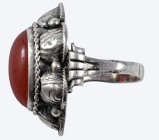 Ezüst (Ag) gyűrű kővel, jelzés nélkül, m: 53, bruttó 6,5g