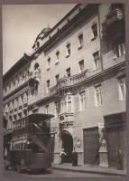 1925 Elektromos emeletes busz Budapesten. Fotó 9x11 cm albumlapon