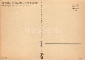Im Flugzeugbau. "Frauen schaffen für euch" Erich Gutjahr Bildverlag Nr. 652. / Aircraft bu...