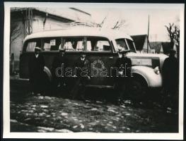 Pesti Dezső nevű magánfuvaroz (Tolna) autóbusza, reprodukciós fotó, pöndörödéssel, 9×12 cm