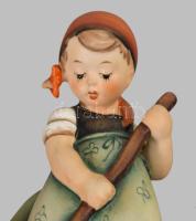 Hummel Goebel Little Sweeper. Jelzett, minimális kopással, m: 10,5 cm