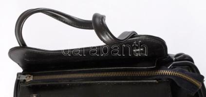 Női bőr táska, cca 28x33 cm