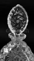 Masszív ólomkristály italos üveg, díszes csiszolt mintával, hibátlan, m: 29 cm