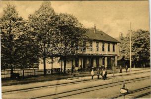 Korompa, Krompach, Krompachy (Szepes); vasútállomás. S. Balkányi kiadása / Stanica / railway station (vágott / cut)
