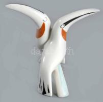 Kőbányai Porcelángyár tukán pár. Terv: Ősz Szabó Antónia. Jelzett, hibátlan, m: 8 cm