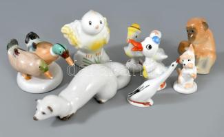 9 darab porcelán állatfigura, közte Pollone majom.